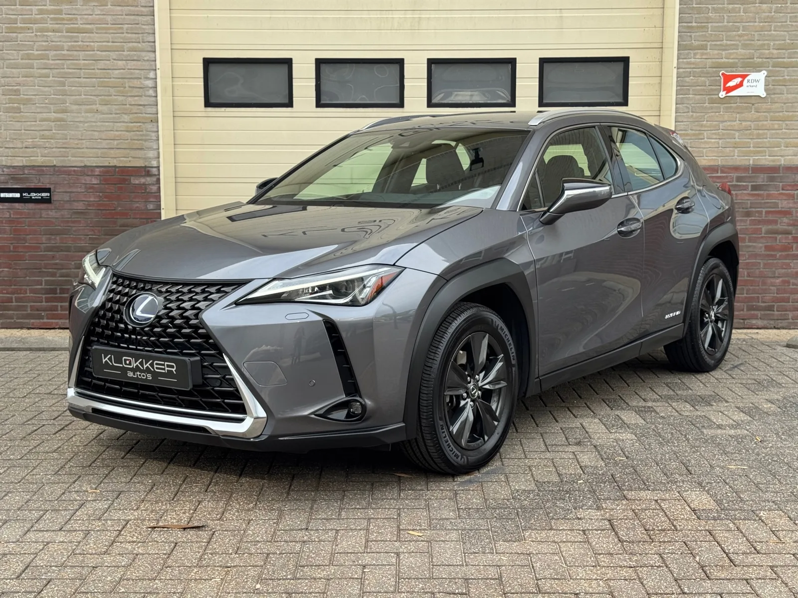 Lexus UX (2020) — foto 1