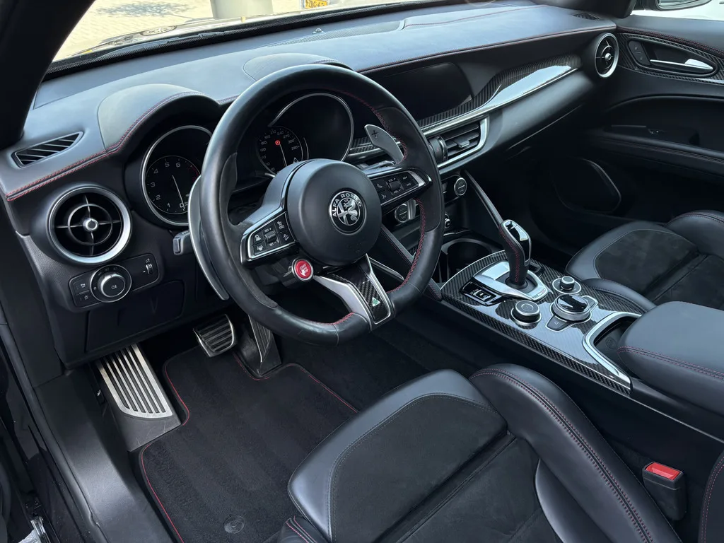Alfa Romeo Stelvio (2020) — foto 1