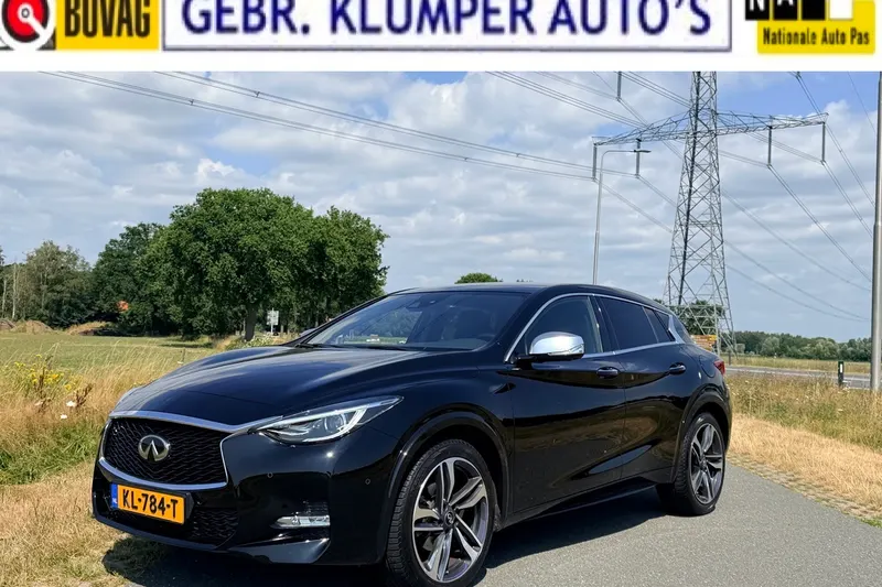 Infiniti Q30 (2016)