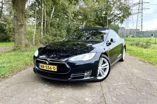 Tesla Model S (2015) — foto 1