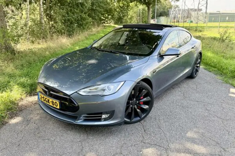 Tesla Model S (2013)
