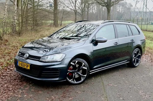 Volkswagen Golf (2021) — foto 1