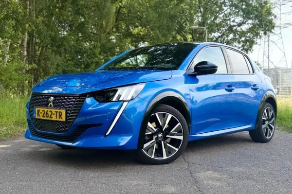 Peugeot 208 (2021) — foto 1