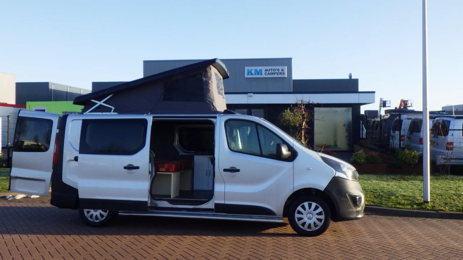 Opel Vivaro (2015) — foto 1