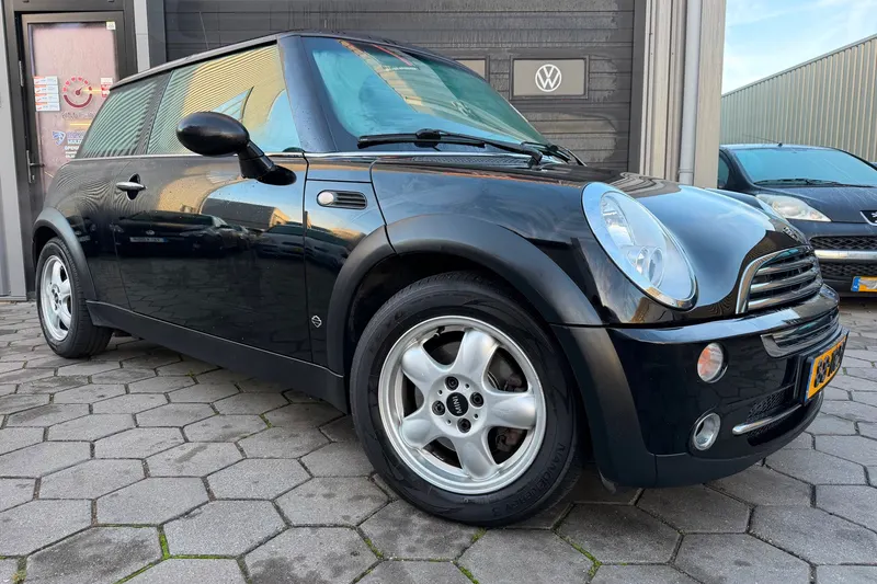 MINI One (2005)