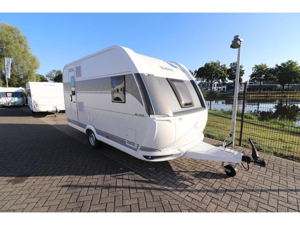 Hobby De Luxe (2026) — foto 1