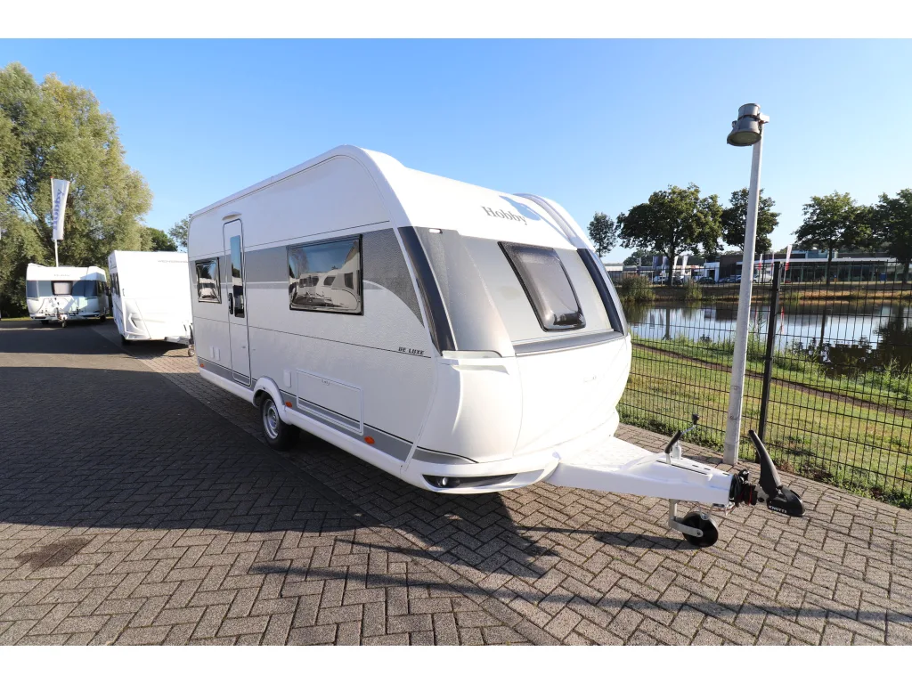 Hobby De Luxe (2026) — foto 1