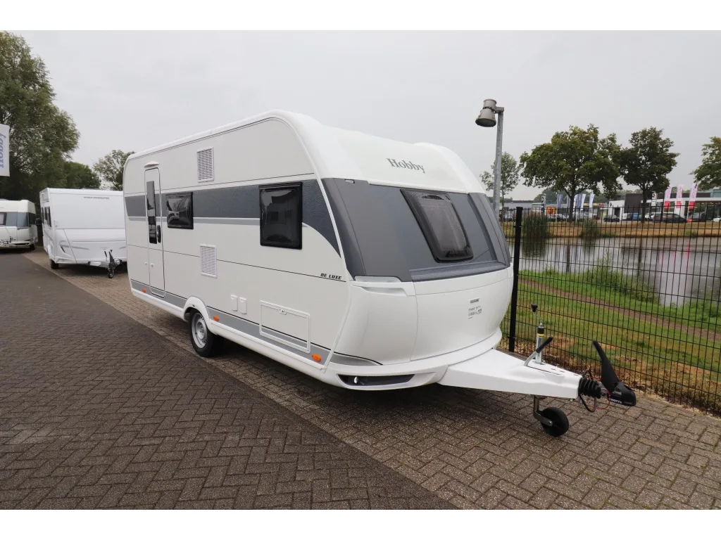 Hobby De Luxe (2026) — foto 1