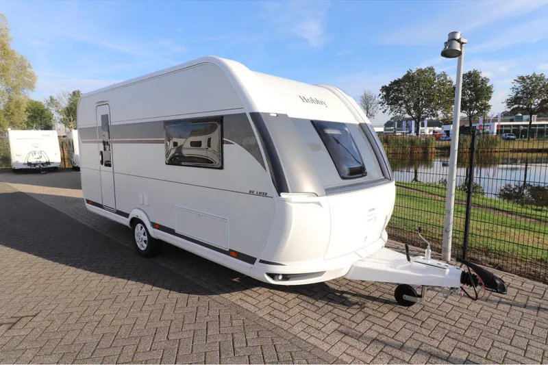 Hobby De Luxe (2027)