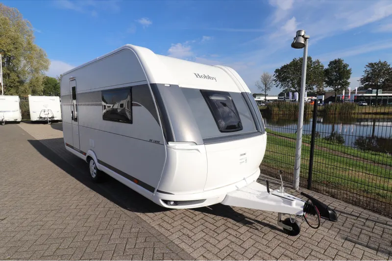 Hobby De Luxe (2027)