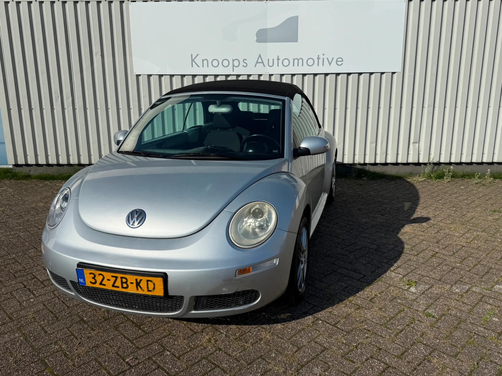Volkswagen New Beetle (2008) — foto 1