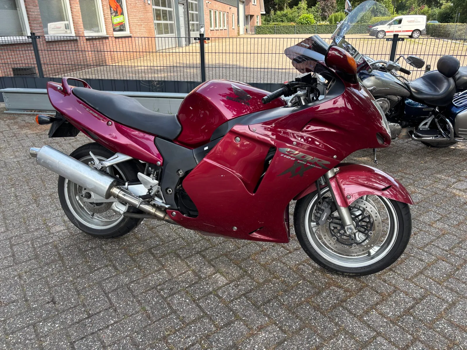 Honda Cbr1100 xx blackbird (1997) — foto 1