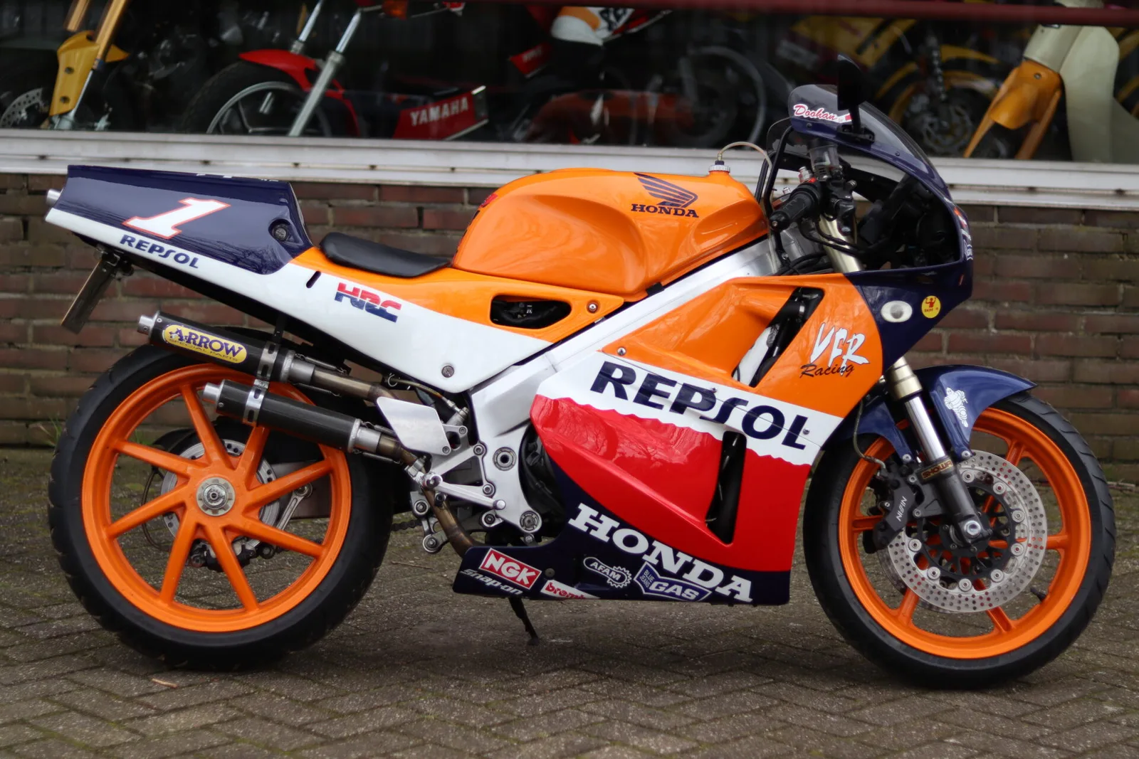 Honda VFR400RR (1991) — foto 1
