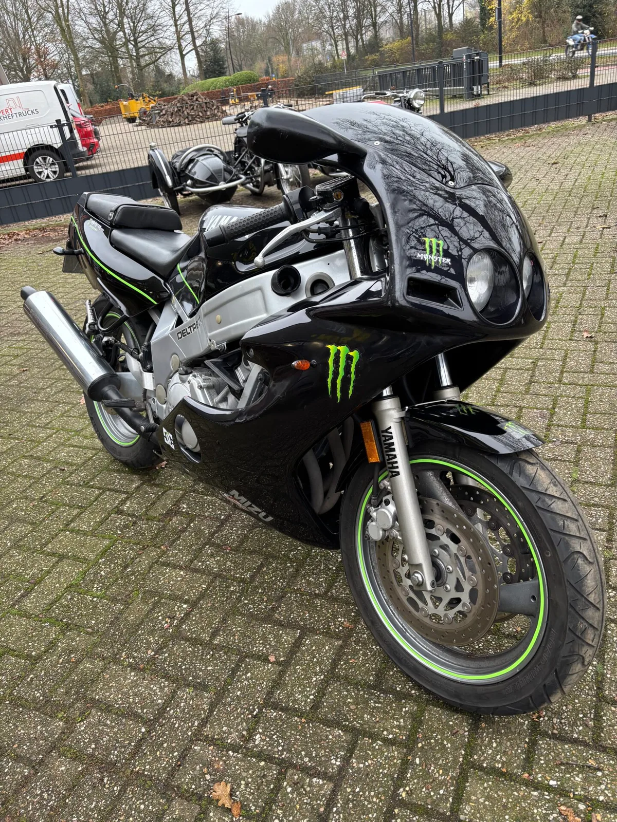Yamaha FZR 600 (1991) — foto 1