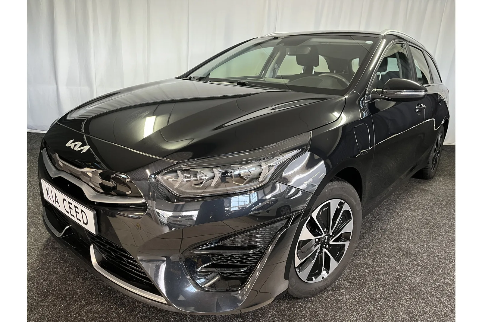 Kia Ceed (2023) — foto 1