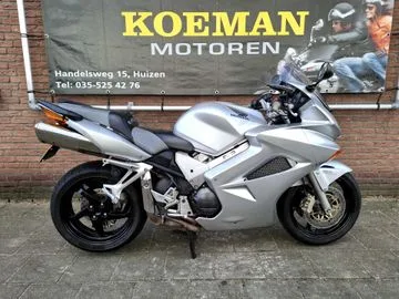 Honda VFR 800 FI (2002) — foto 1
