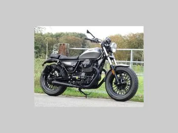 Moto Guzzi V9 Bobber 850 (2017) — foto 1