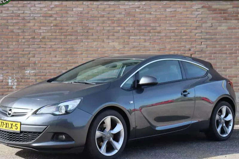 Opel Astra (2012)