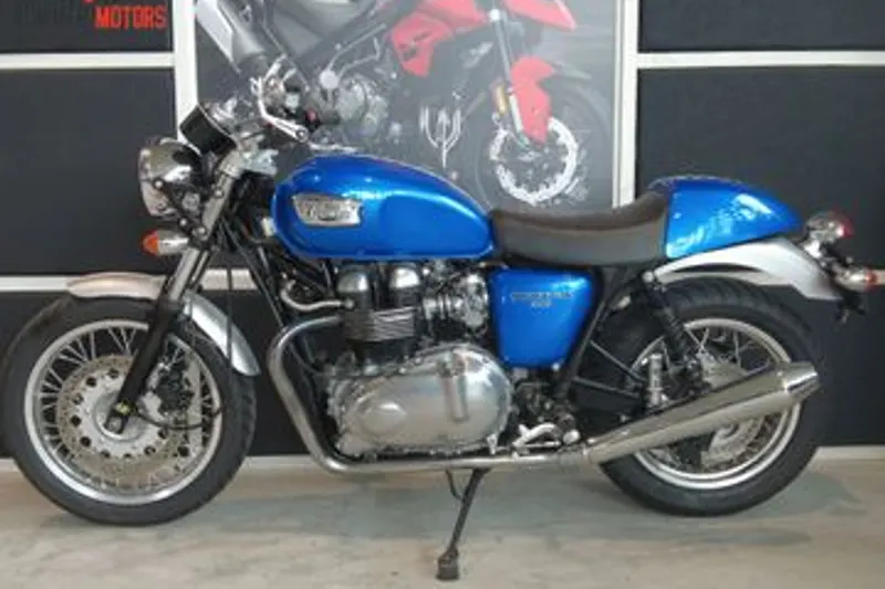 Triumph Thruxton 900 (2006)