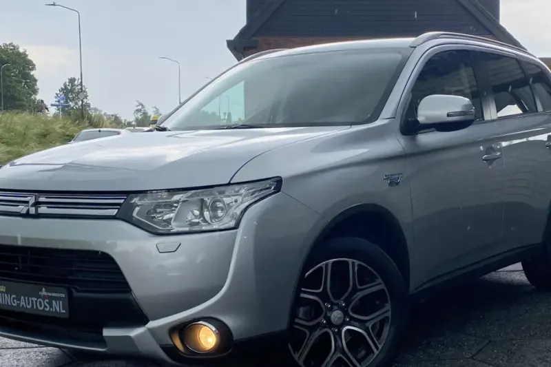 Mitsubishi Outlander (2015)