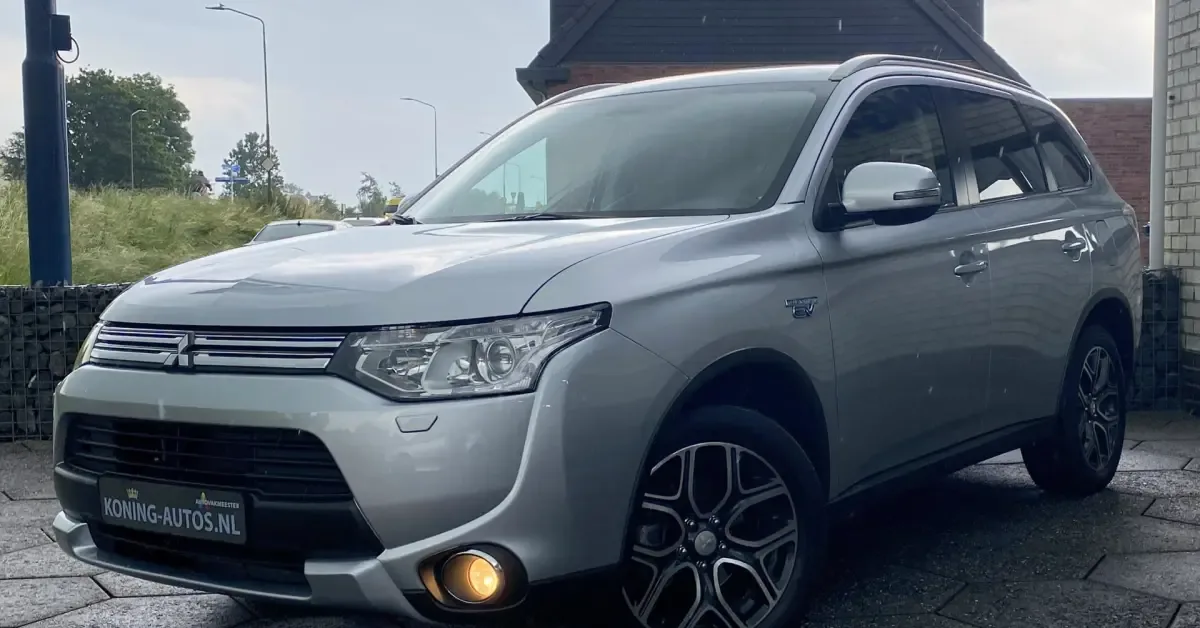 Mitsubishi Outlander (2015) — foto 1