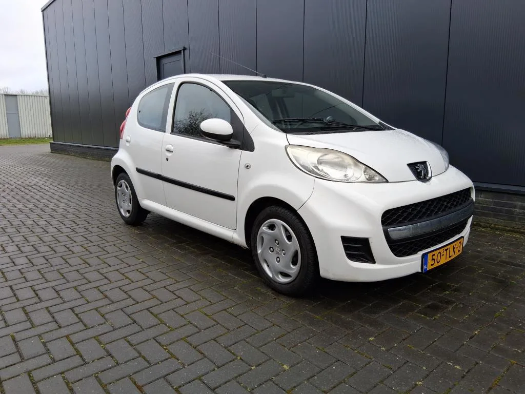 Peugeot 107 (2012) — foto 1
