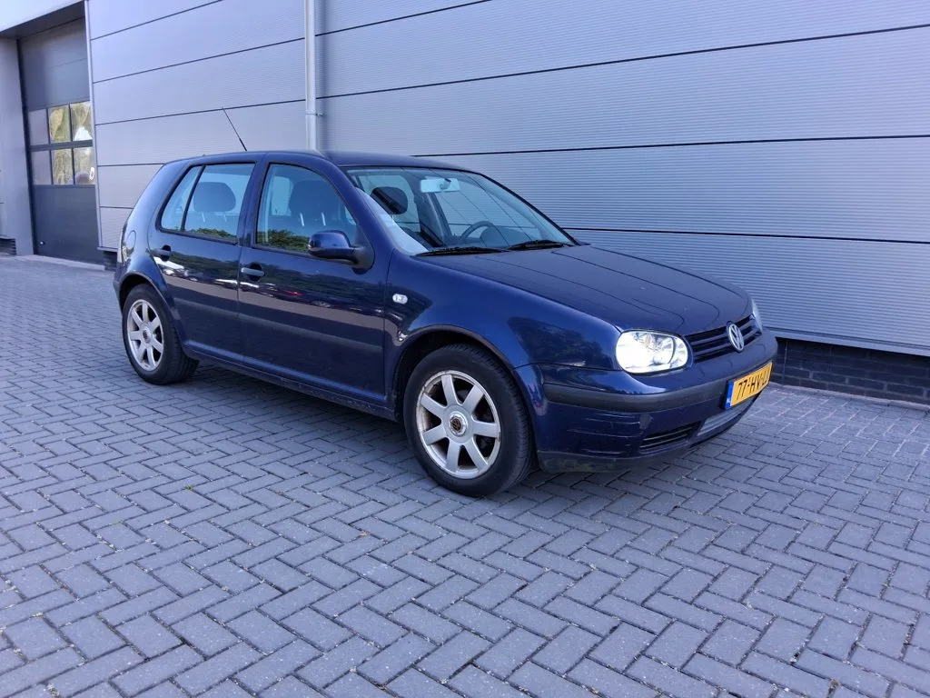 Volkswagen Golf (2002) — foto 1