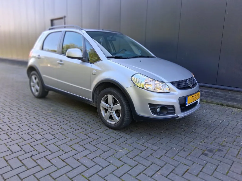 Suzuki SX4 (2013) — foto 1