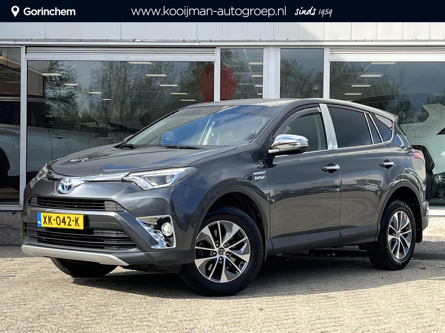 Toyota RAV4 (2017) — foto 1