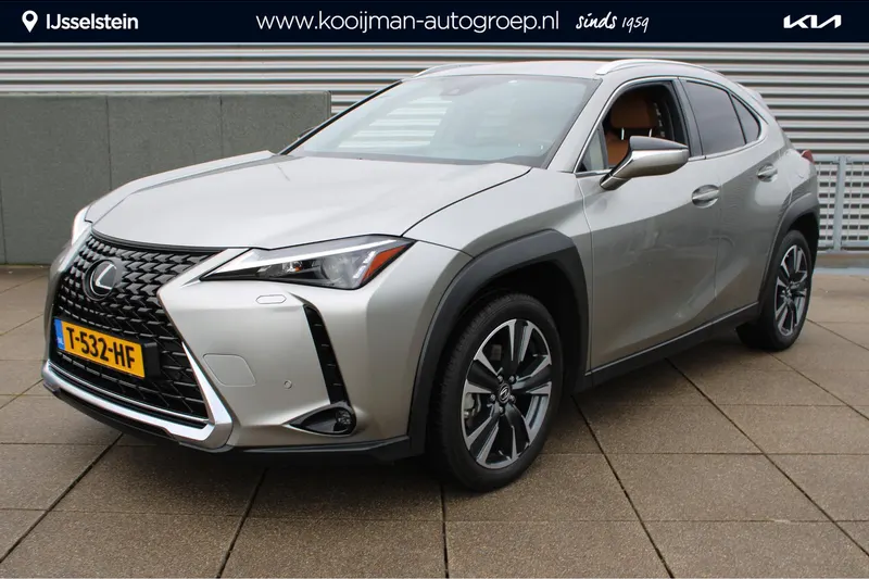 Lexus UX (2023)