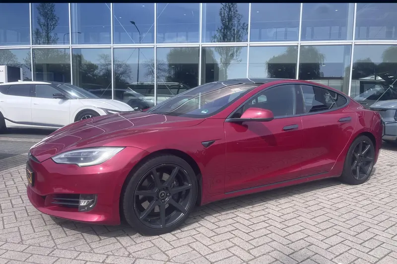 Tesla Model S (2018)