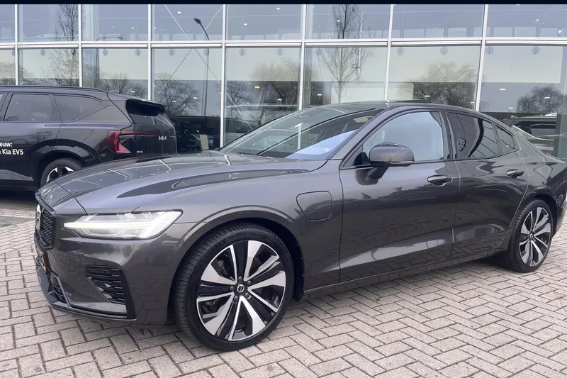 Volvo S60 (2023)