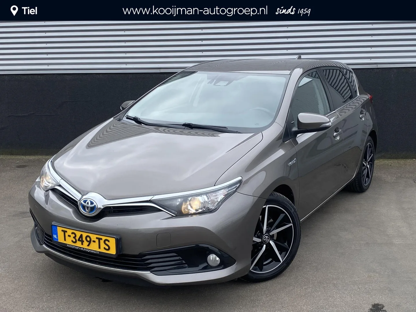 Toyota Auris (2017) — foto 1