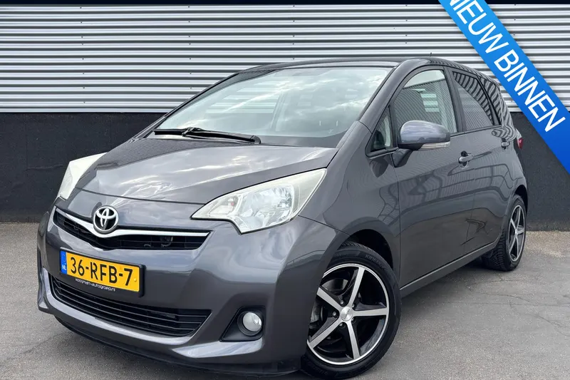 Toyota Verso-S (2011)