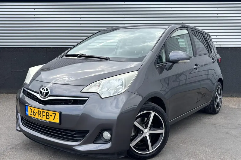 Toyota Verso-S (2011)