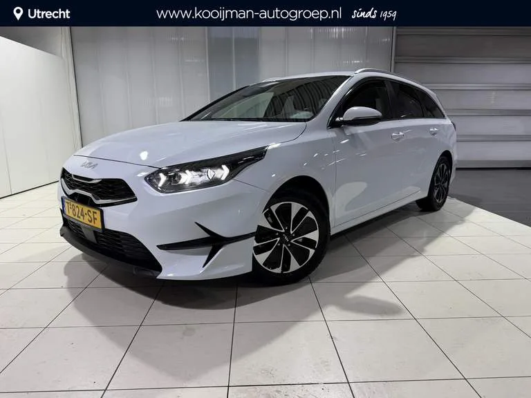 Kia Ceed Sportswagon (2023) — foto 1