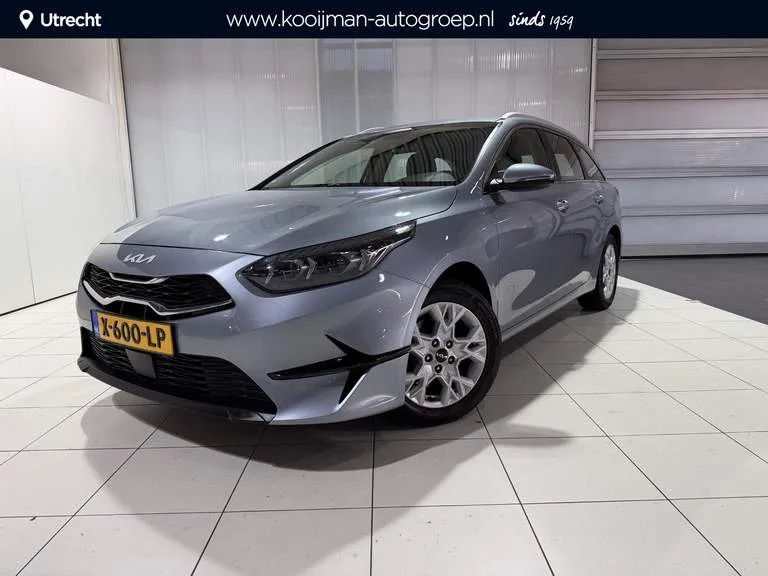 Kia Ceed Sportswagon (2023) — foto 1