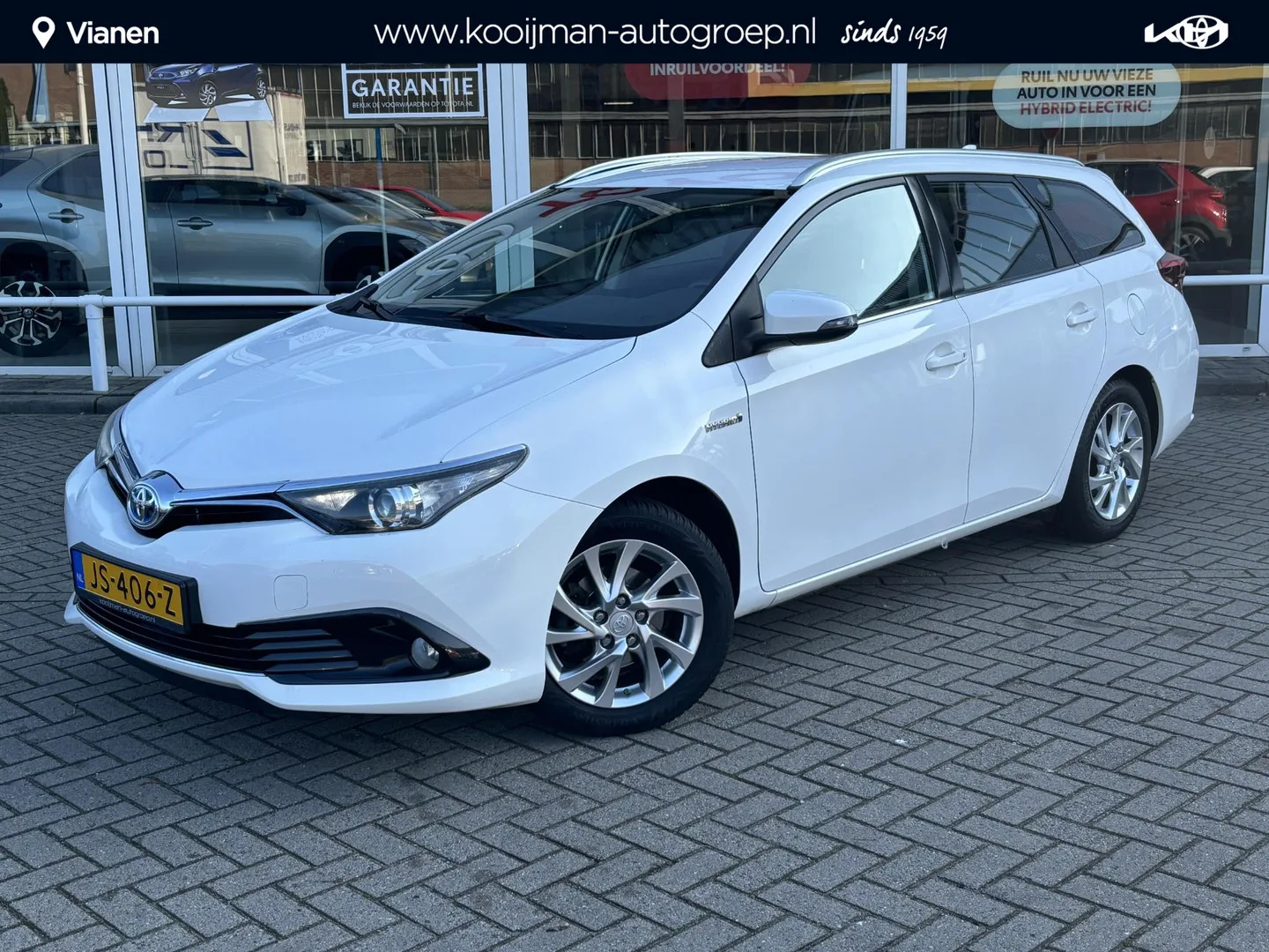 Toyota Auris (2016) — foto 1