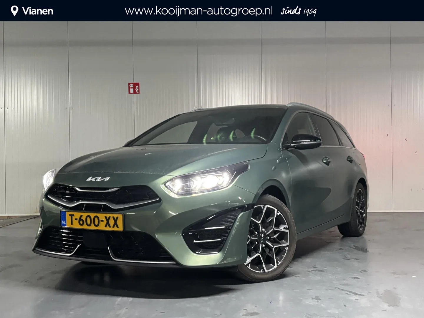Kia Ceed Sportswagon (2023) — foto 1