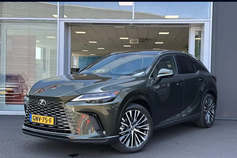 Lexus RX (2023)