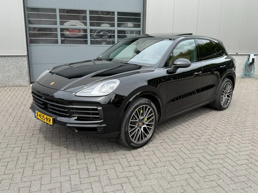 Porsche Cayenne (2023) — foto 1