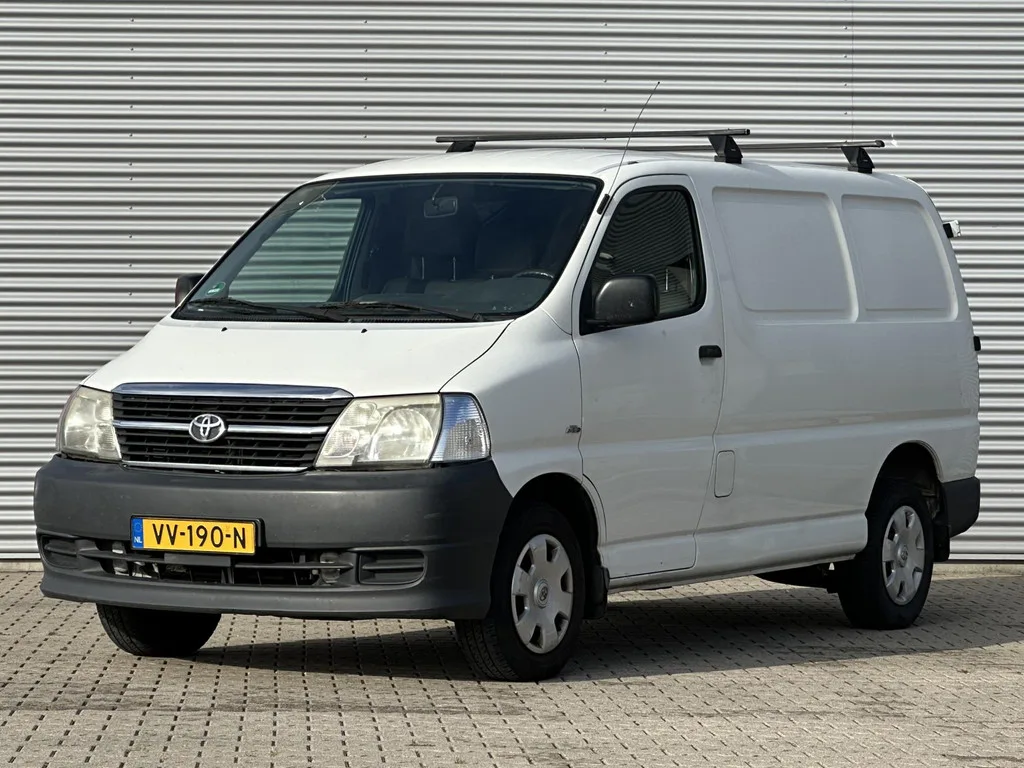 Toyota HiAce (2010) — foto 1