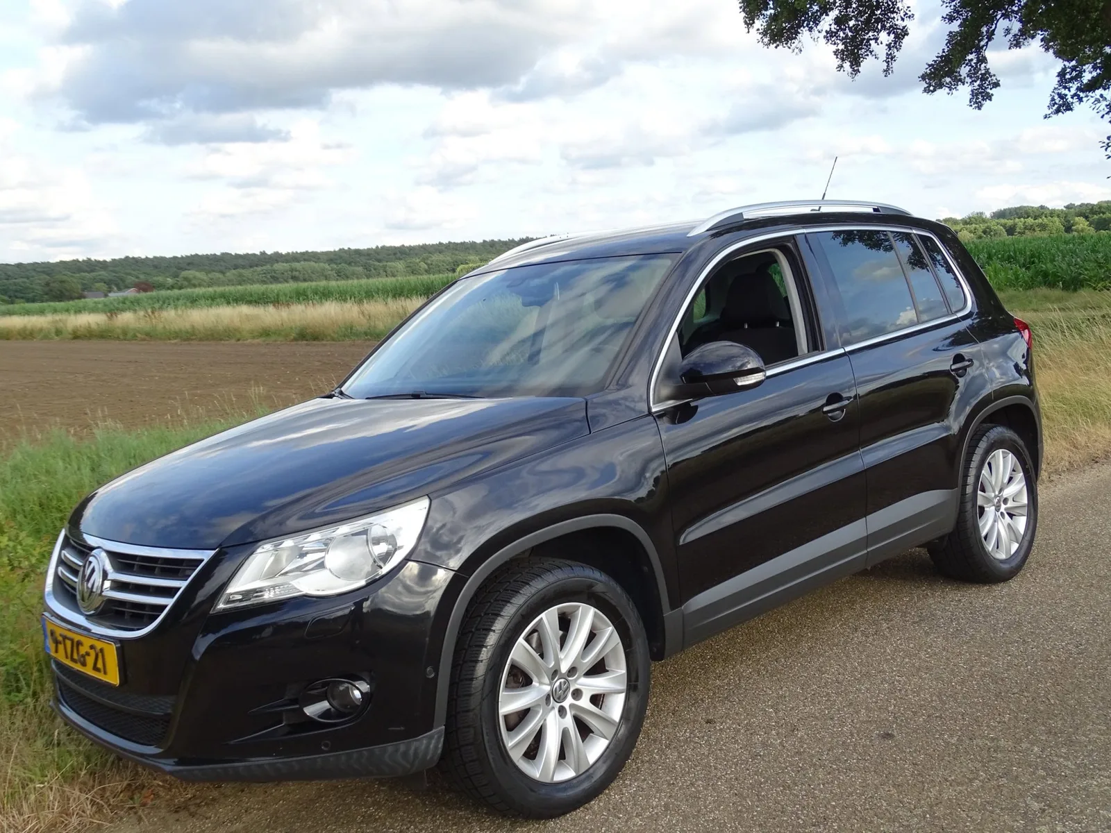 Volkswagen Tiguan (2010) — foto 1