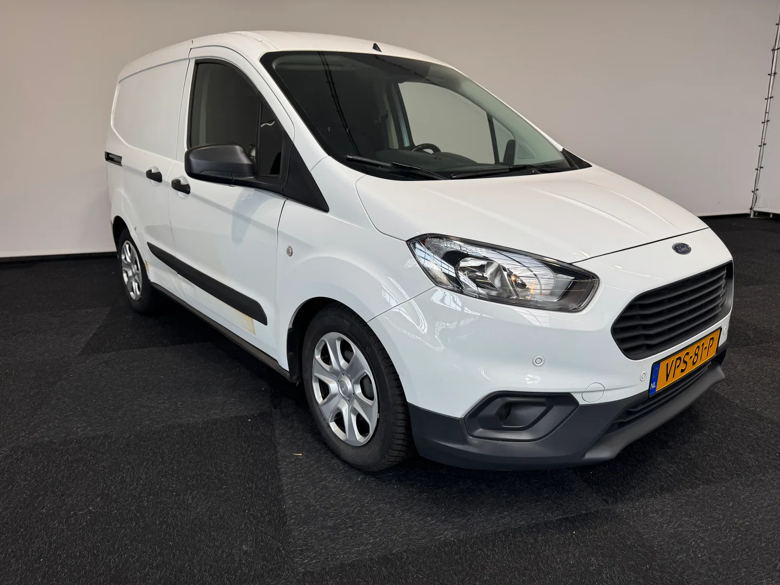Ford Transit Courier (2022) — foto 1