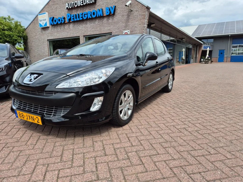 Peugeot 308 (2009) — foto 1