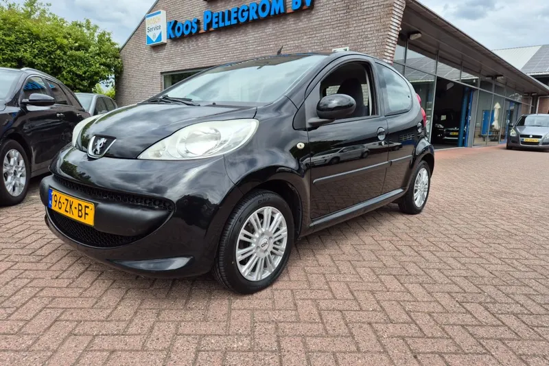 Peugeot 107 (2008)
