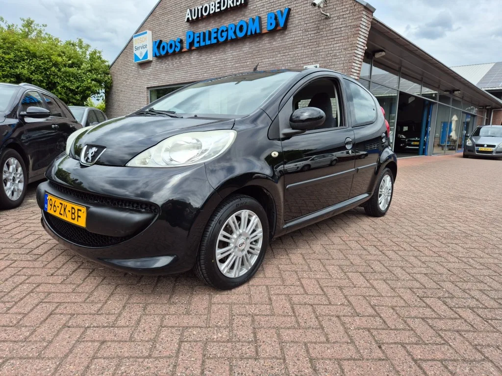 Peugeot 107 (2008) — foto 1