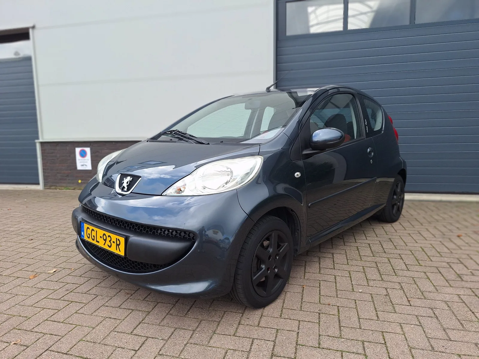 Peugeot 107 (2008) — foto 1