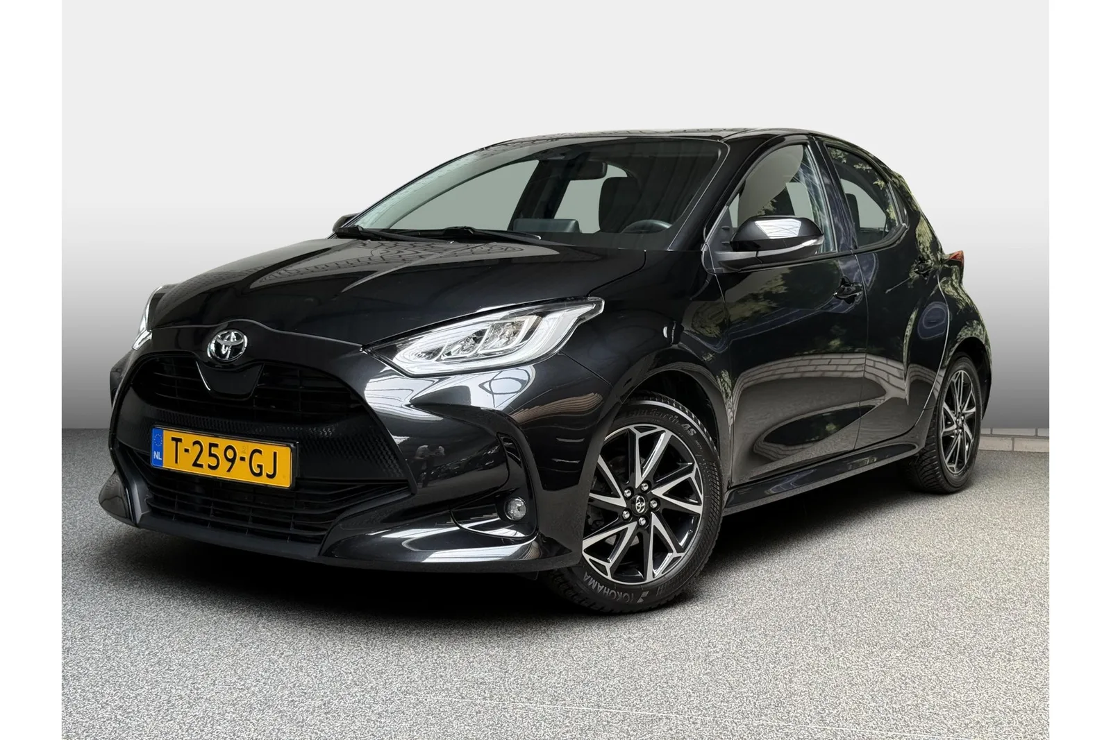 Toyota Yaris (2023) — foto 1
