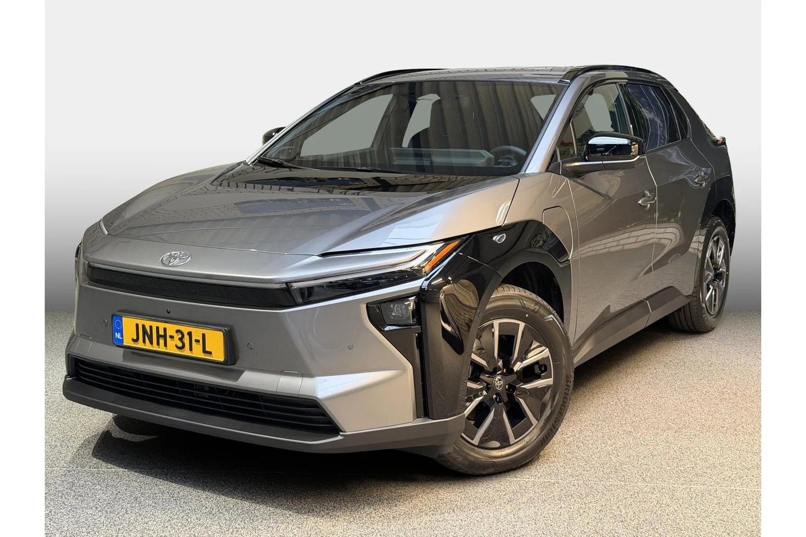 Toyota bZ4X (2025) — foto 1